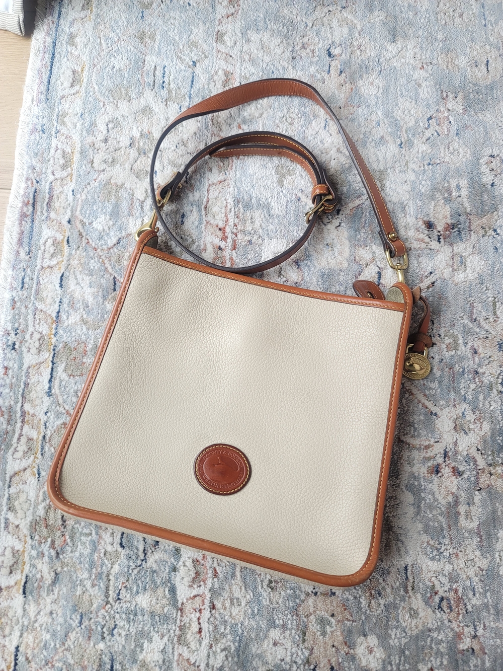 Dooney & Bourke Cream Pebble Grain Crossbody Bag with Tan Trim - Vintage 90s